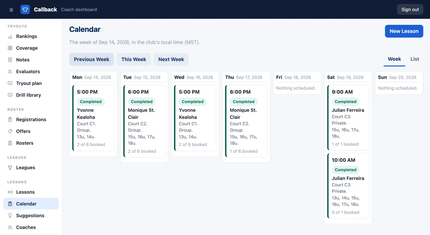 The weekly lesson calendar for Atromos: each lesson's time, coach, court, age groups and bookings.